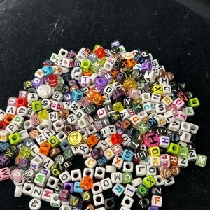 Alphabet Cube Beads – 7mm Multicolor Plastic Beads for Name Bracelets & Crafts